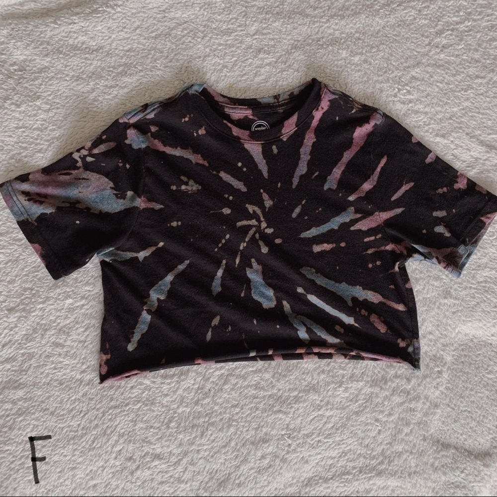 Reverse tie dye cropped tee